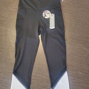 Daisy Fuentes workout capris bottoms